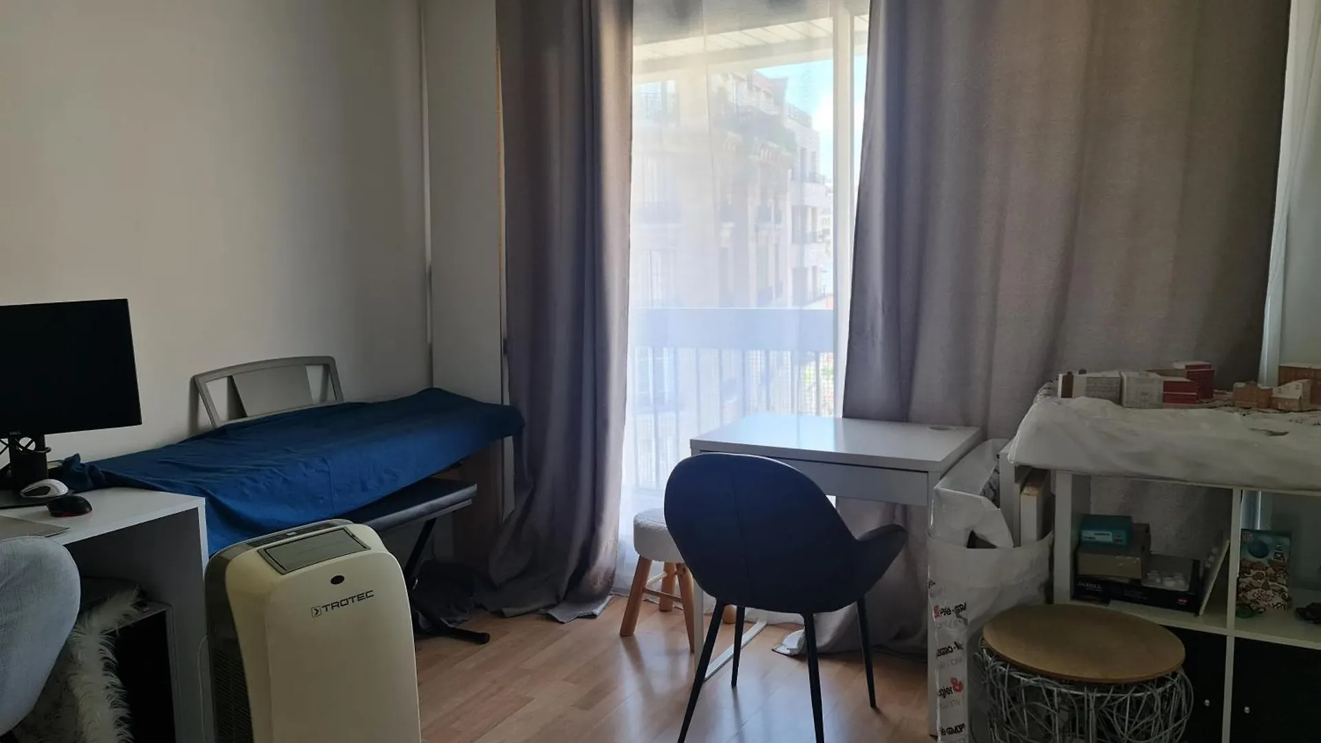 Luminous Studio With Air Conditioning, Eiffel Tower View Paris 0*,  França
